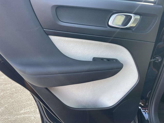 Certified 2023 Volvo XC40 B5 Ultimate w/ Protection Package Premier AWD/4WD image 12