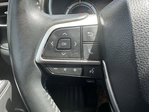 Used 2023 Toyota Highlander XLE FWD image 21