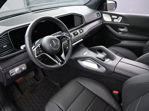 Used 2025 Mercedes-Benz GLS 450 4MATIC image 4