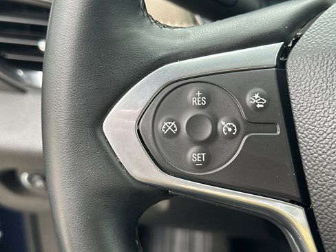 Used 2023 Chevrolet Traverse LT image 26