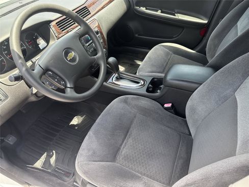 Used 2015 Chevrolet Impala LT w/ LT Sunroof Package FWD image 10