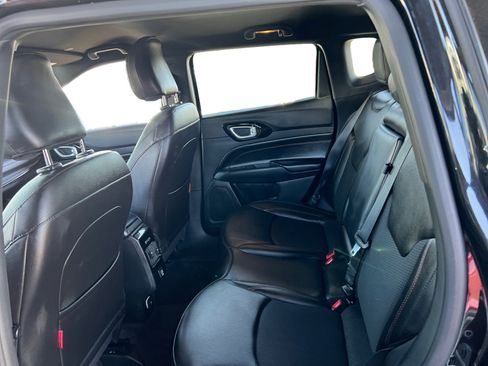 Used 2023 Jeep Compass Trailhawk image 11