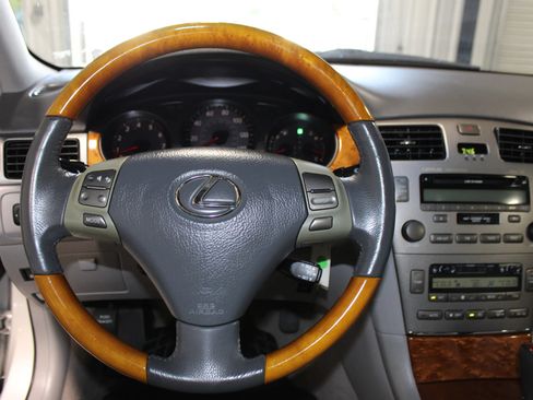 Used 2005 Lexus ES 330 FWD image 10