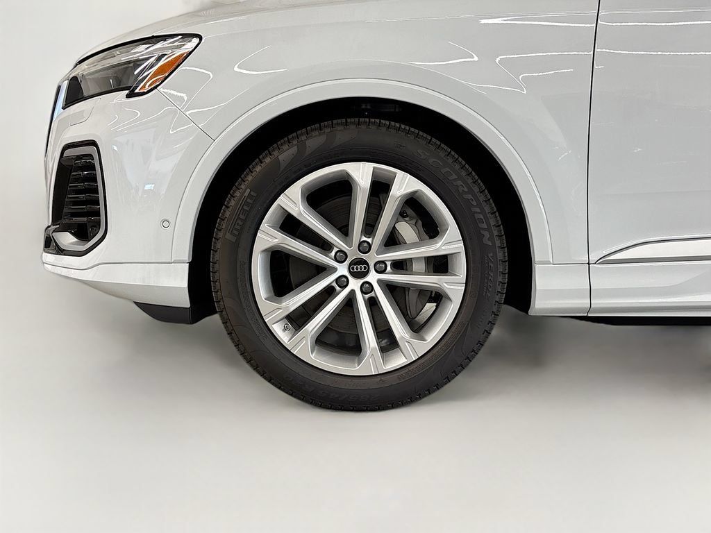 Used 2025 Audi Q7 3.0T Premium Plus AWD/4WD image 24