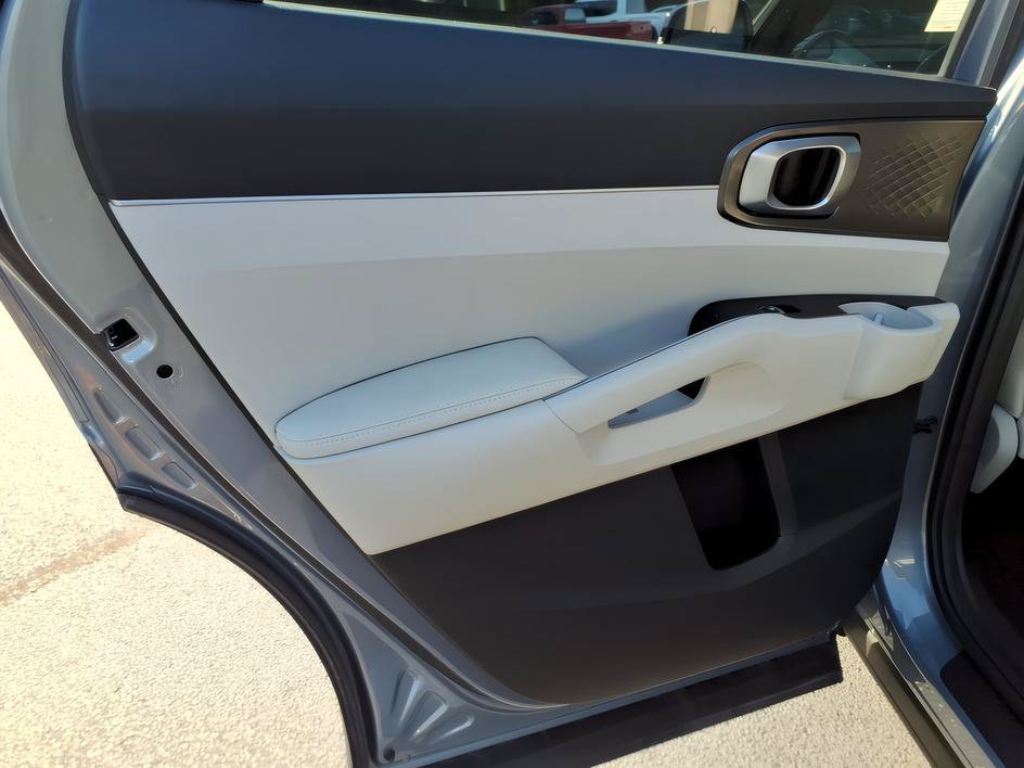 Used 2025 Kia Sorento S w/ Panoramic Sunroof Package FWD image 13