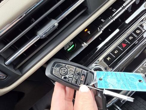 New 2026 Lincoln Corsair Premiere image 14