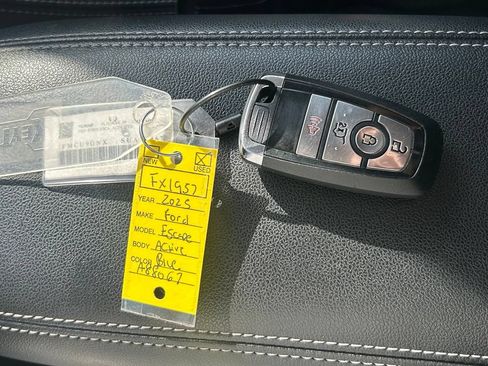 Used 2025 Ford Escape Active AWD/4WD image 15