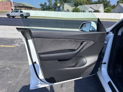 Used 2021 Tesla Model Y Long Range AWD/4WD image 20