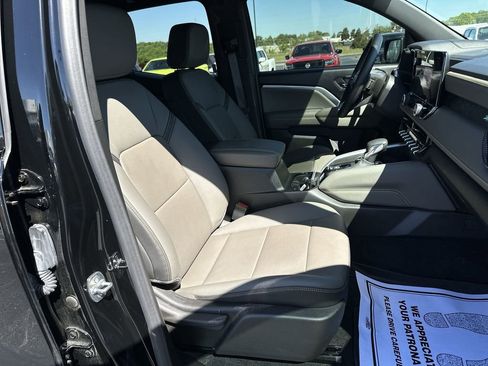 Used 2025 Chevrolet Colorado ZR2 w/ Technology Package AWD/4WD image 30