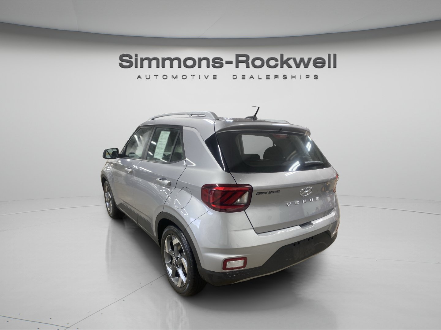 Used 2025 Hyundai Venue SEL FWD image 3