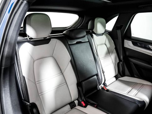 Certified 2024 Porsche Cayenne AWD/4WD image 5