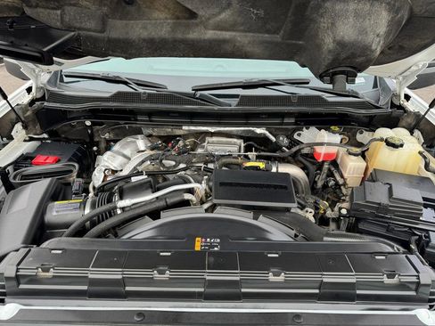 Used 2022 Chevrolet Silverado 3500 LT w/ Convenience Package image 9