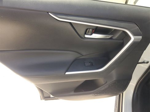 Used 2022 Toyota RAV4 XLE Premium image 16