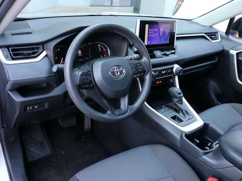 Used 2025 Toyota RAV4 XLE AWD/4WD image 17