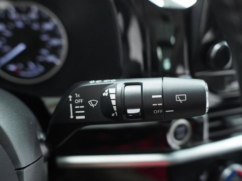 Used 2023 Nissan Pathfinder SL w/ SL Premium Package FWD image 24
