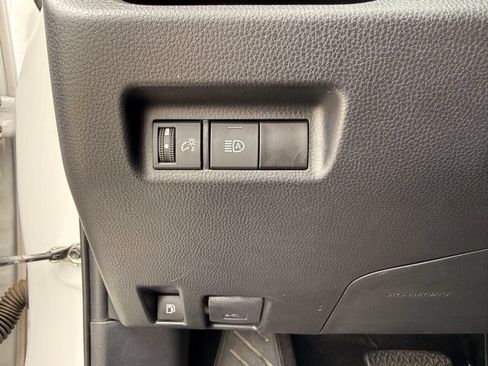 Used 2025 Toyota RAV4 XLE AWD/4WD image 20