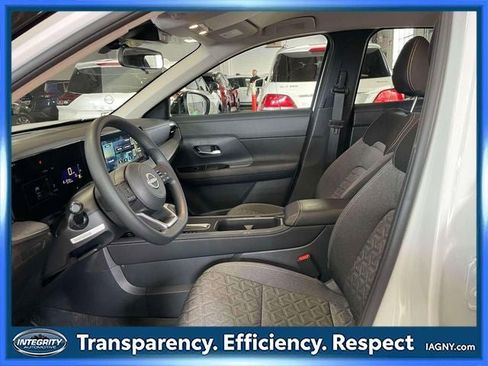 Used 2025 Nissan Kicks SV AWD/4WD image 15