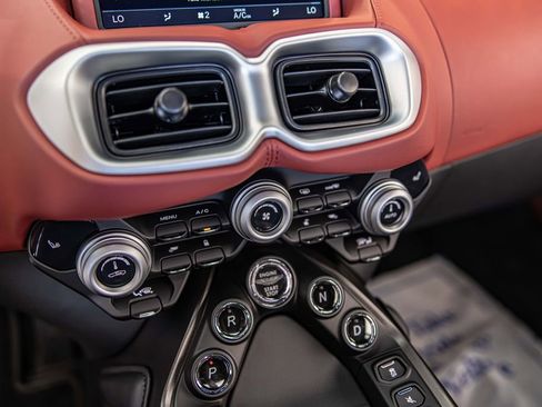 Used 2023 Aston Martin V8 Vantage Coupe RWD image 26