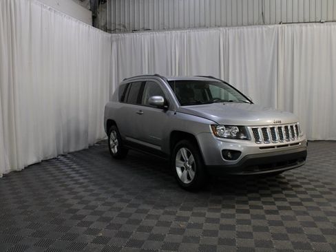 Used 2016 Jeep Compass Latitude image 26