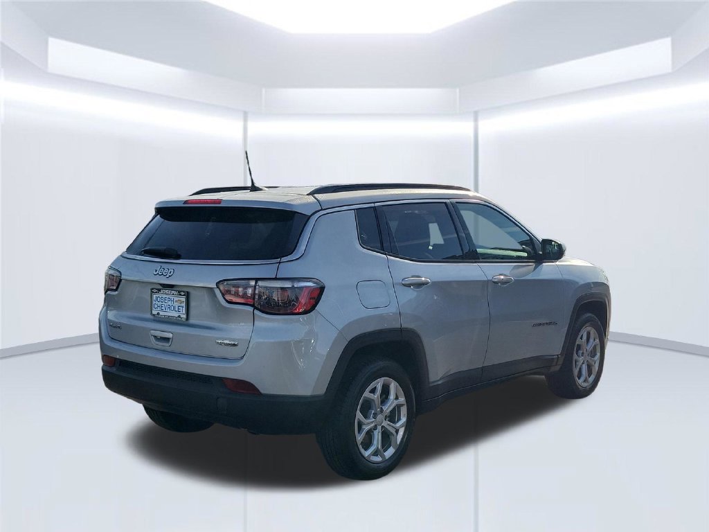 Used 2024 Jeep Compass Latitude AWD/4WD image 6