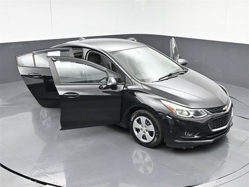 Used 2018 Chevrolet Cruze LS FWD image 37