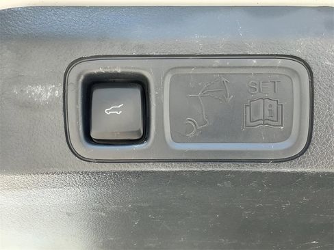 Certified 2024 Ford Expedition XLT image 21