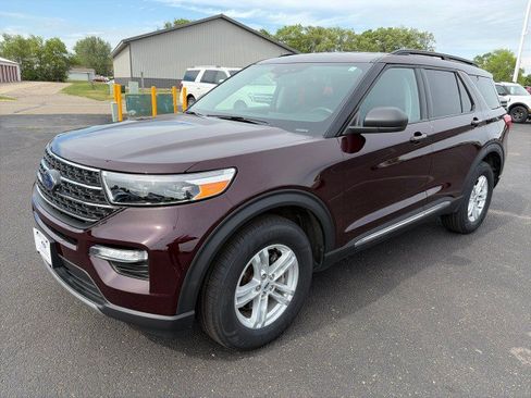 Used 2023 Ford Explorer XLT w/ Equipment Group 202A AWD/4WD image 1
