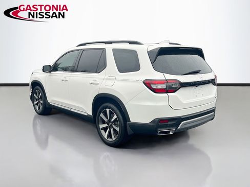 Used 2024 Honda Pilot Touring image 6