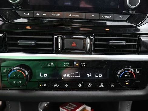 Used 2025 Nissan Pathfinder SV AWD/4WD image 14