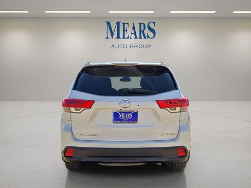 Used 2018 Toyota Highlander XLE image 4