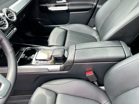 Used 2022 Mercedes-Benz GLB 250 image 28