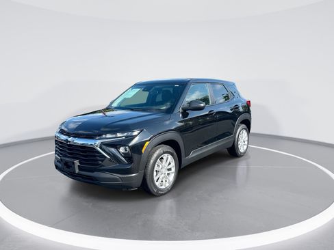 Used 2025 Chevrolet TrailBlazer LS w/ LS Convenience Package FWD image 5