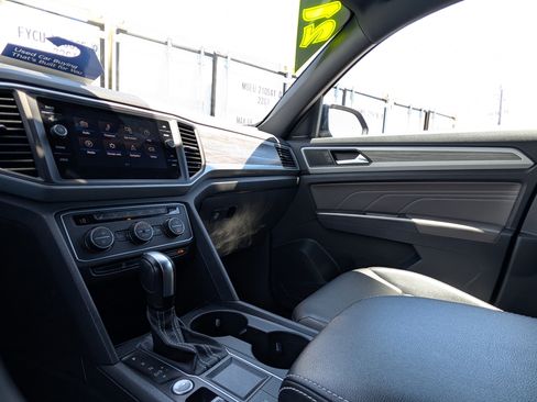 Used 2021 Volkswagen Atlas Cross Sport SE FWD image 31