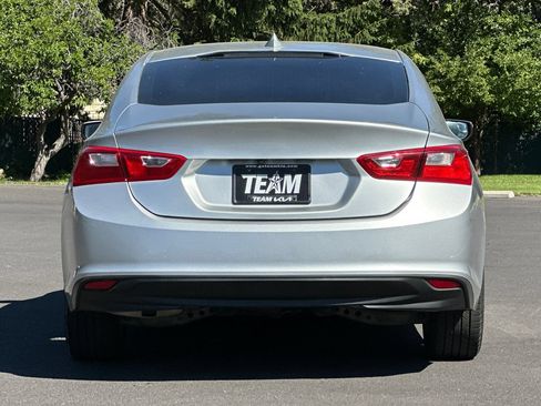 Used 2017 Chevrolet Malibu LT FWD image 5