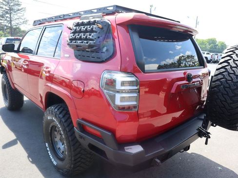 Used 2016 Toyota 4Runner SR5 AWD/4WD image 7