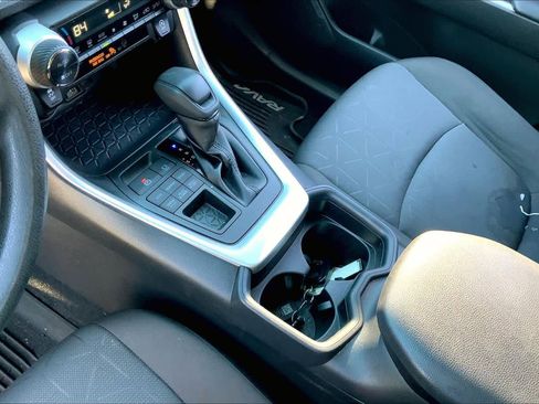 Used 2020 Toyota RAV4 XLE image 16