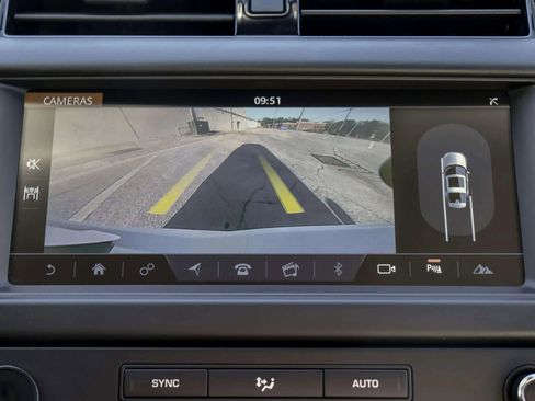 Used 2018 Land Rover Discovery SE image 42