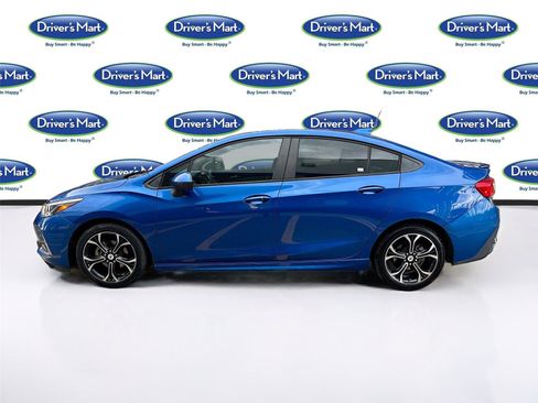 Used 2019 Chevrolet Cruze LT w/ Convenience Package FWD image 4