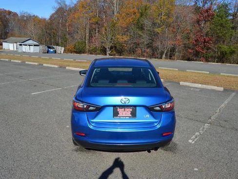 Used 2017 Toyota Yaris iA image 10