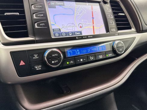 Used 2019 Toyota Highlander XLE FWD image 31