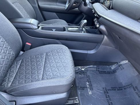 Used 2025 Nissan Kicks SV AWD/4WD image 29