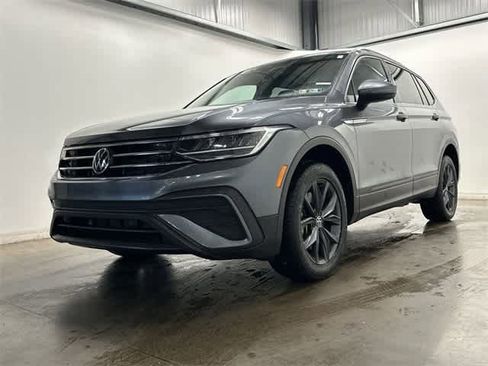 Certified 2022 Volkswagen Tiguan SE w/ Panoramic Sunroof Package image 30