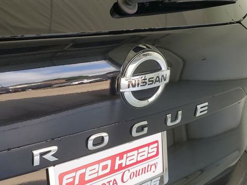 Used 2021 Nissan Rogue S image 8