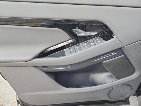 Used 2025 Land Rover Range Rover Evoque S image 24