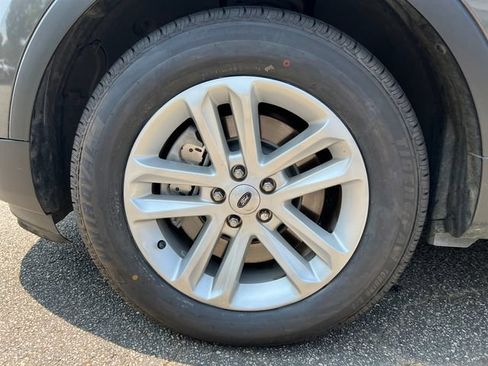 Used 2017 Ford Explorer XLT FWD image 13