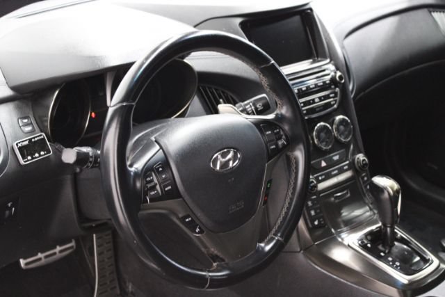Used 2016 Hyundai Genesis Coupe 3.8 RWD image 12