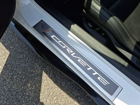 Used 2018 Chevrolet Corvette Stingray Coupe RWD image 36