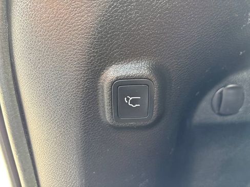 Used 2019 Jeep Cherokee Trailhawk AWD/4WD image 26