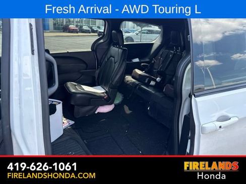 Used 2023 Chrysler Pacifica Touring-L w/ S Appearance Package AWD/4WD image 29