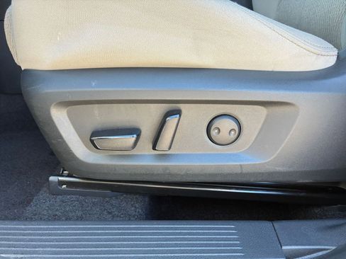 Used 2025 Nissan Rogue SV image 22